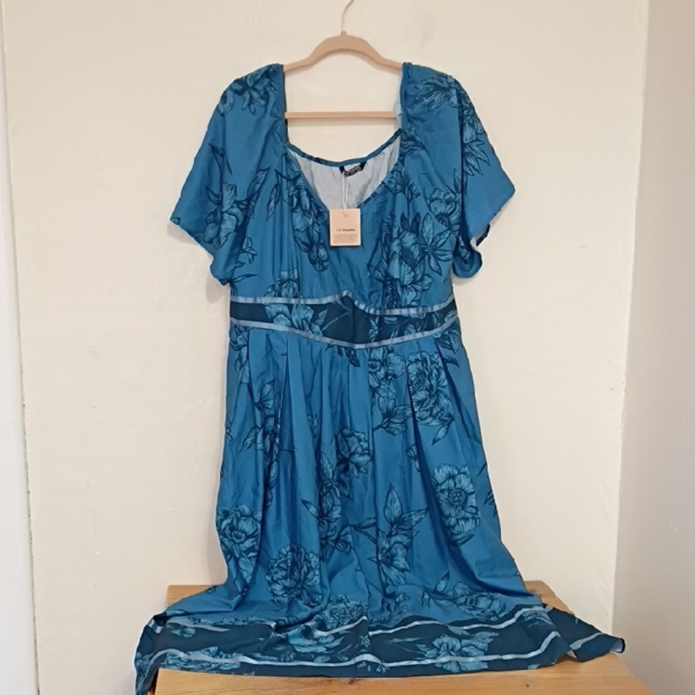 Bloomchic Blue Floral Fit & Flare Midi Dress Size 18-20 NWT